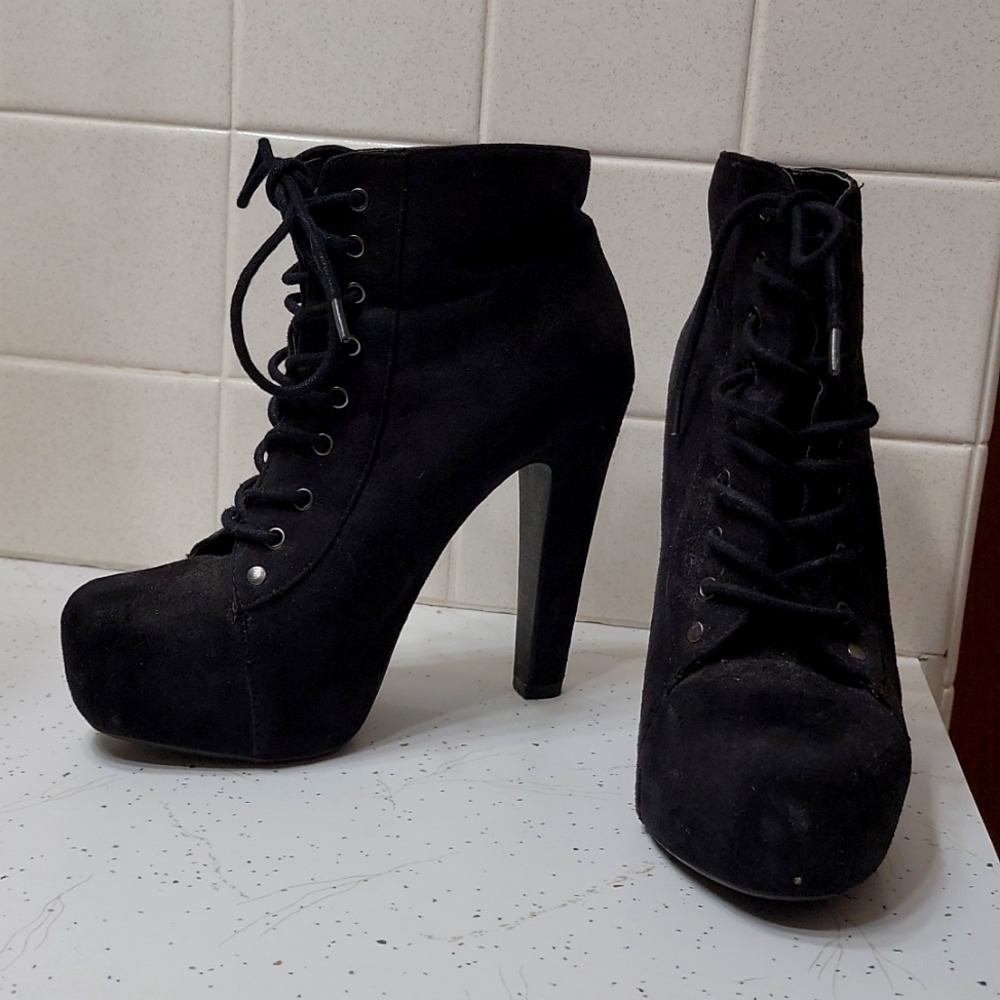 Lace-Up Black Heeled Ankle Boot | Size 7.5